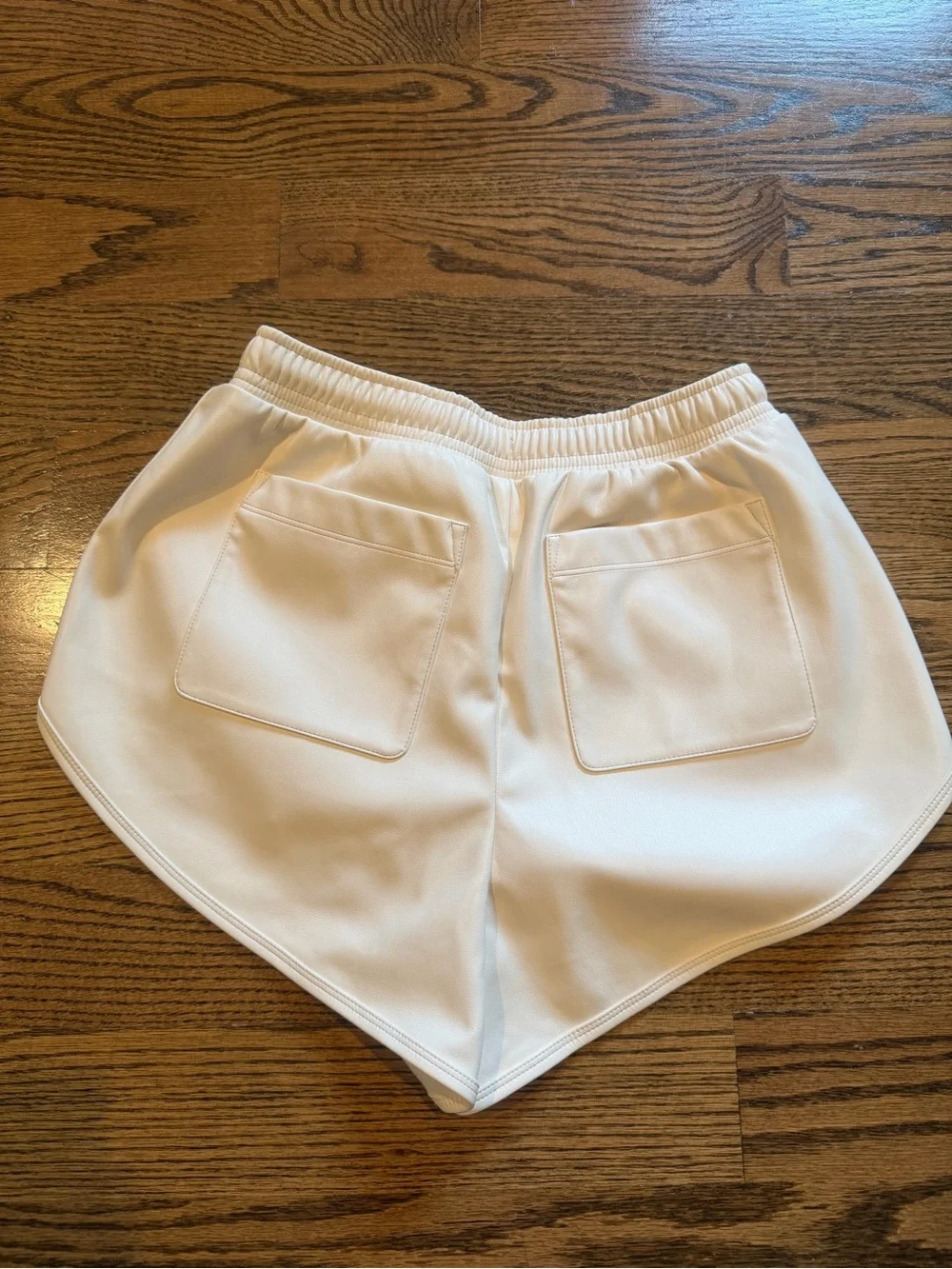 ALO Yoga breathable white